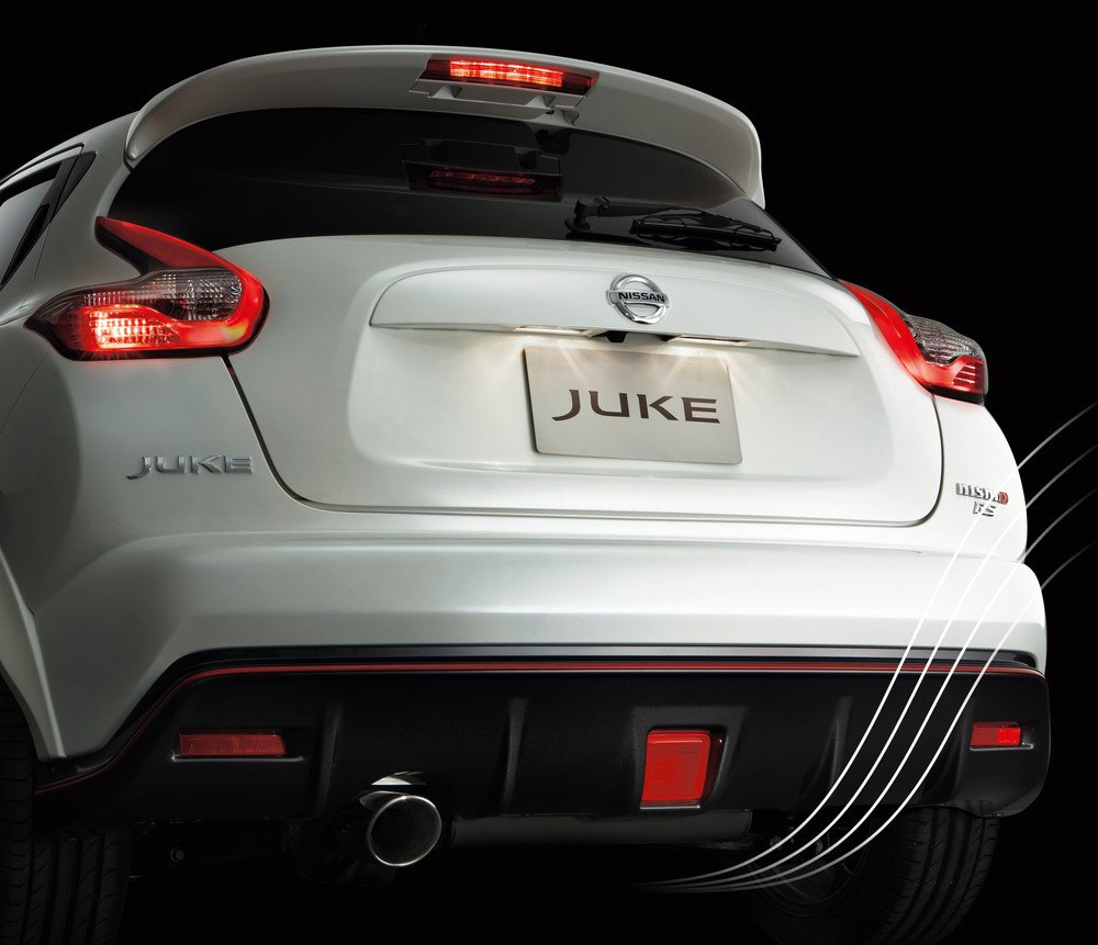 車体下の空気の流れを改善し、ディフューザー効果をもたらすNISMO専用リヤバンパー