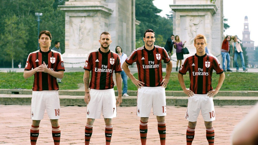 本田圭祐が、スーパーカーとともにミラノの街中を駆け抜ける！　TOYO TIRES、ACミランとのコラボ動画を公開