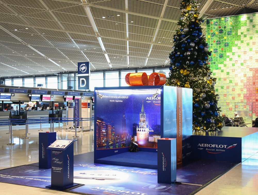高さ6メートルのクリスマスツリー　成田国際空港に登場