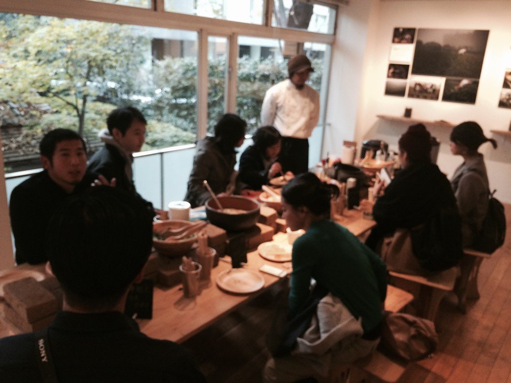 「大地にやさしい」有機農業の魅力伝えるイベント　有機野菜の美味しさと「土粥」に来場者びっくり