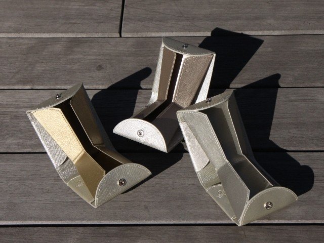 使い勝手の良さをとことん追求　ハンモック構造のウォレット