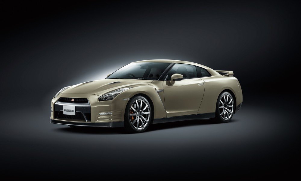 日産「GT-R」に特別仕様車　スカイライン45周年記念、R34のボディーカラーを採用