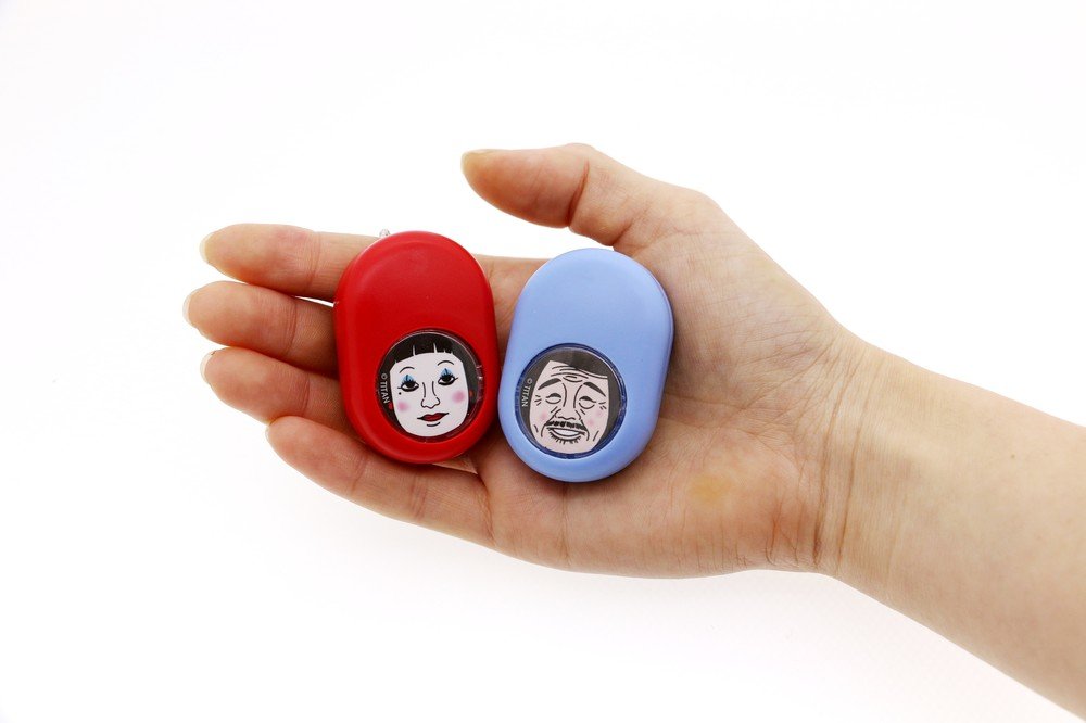 手のひらサイズ　（C）TITAN （C）TOMY