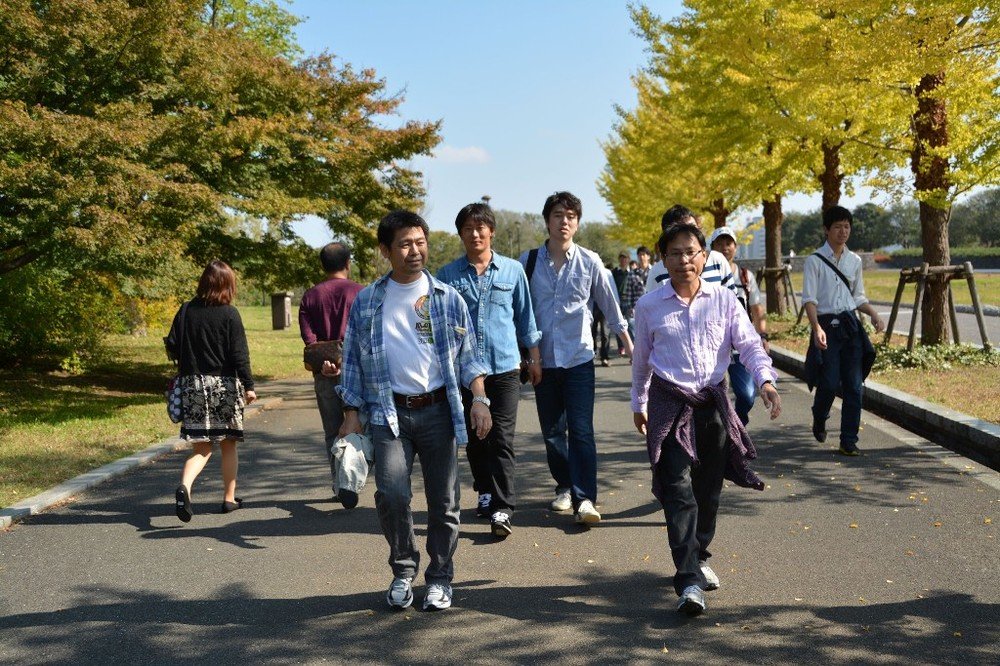 ドコモ社員や店員が徒歩数で対決！　「みんなで歩こう キャンペーン」