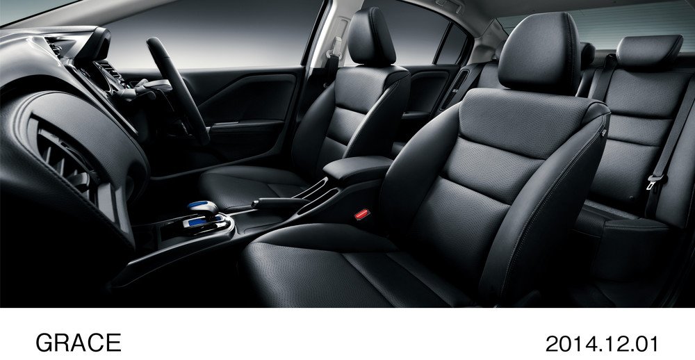 本革シート＆専用インテリア（写真は「ハイブリッド EX」）