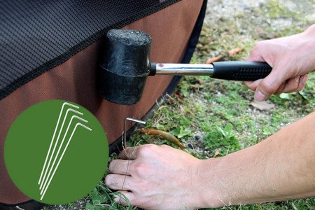 ペグつきで屋外でも楽しめる