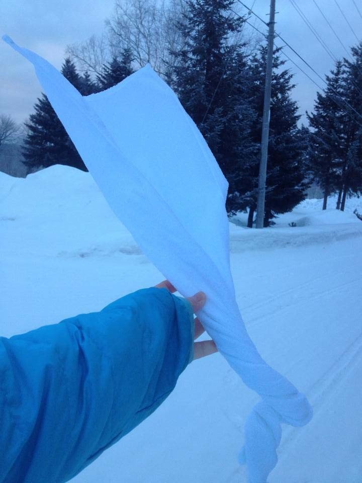 タオルもアッという間に凍る