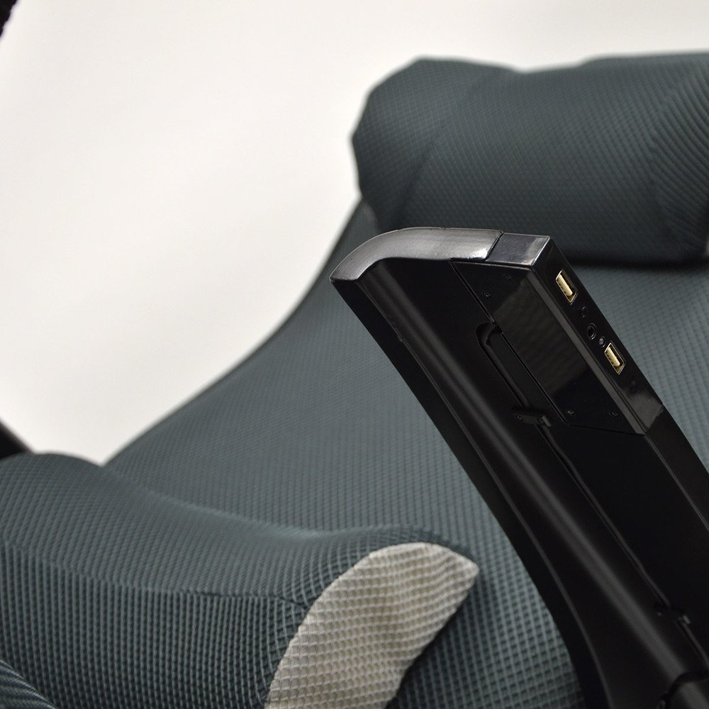 左肘掛け部分にUSBポートを2つ装備