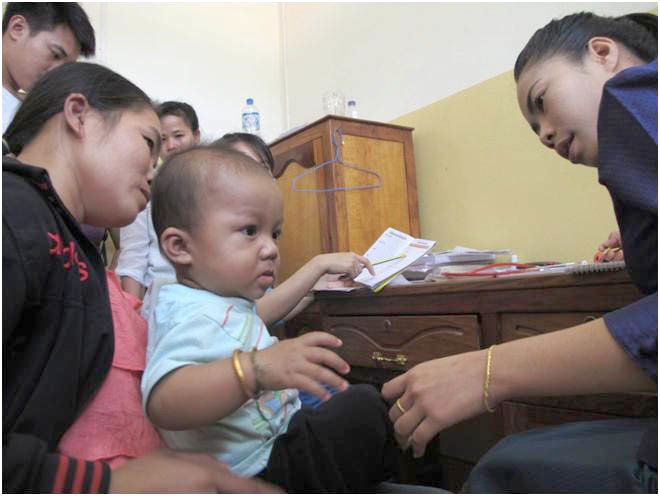 エステダム、バレンタインチャリティーで「ラオス・小児医療プロジェクト」に寄付