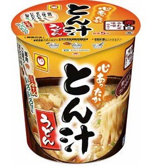 「マルちゃん　心あったか　とん汁うどん」　手に取りやすい縦型カップで登場