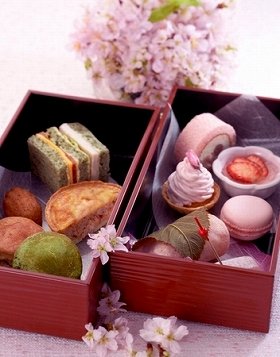 重箱に「春」をぎゅっと詰め込んだ　開けたら香る「桜のアフタヌーンティー」　ホテル日航東京