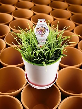 母の日に花の時計を　全仏テニスの記念モデルも同時発売