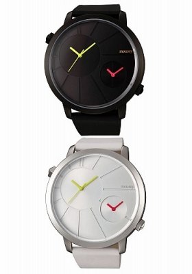 人気ブランド「moussy」の時計　ビッグケース　ネオン2アイテム