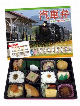 SL列車で食べる「汽車弁」　秩父鉄道、埼玉の県立高とコラボ