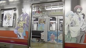 京都市営地下鉄「東西線」でも“アニメ列車”運行　「甘ブリ」「名探偵コナン」など4作品で装飾