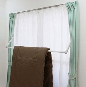 布団も干せる室内用「ホスメイト」　窓枠に取り付け、かけやすく取り込みも簡単
