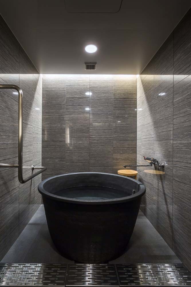 風流な信楽焼陶器風呂