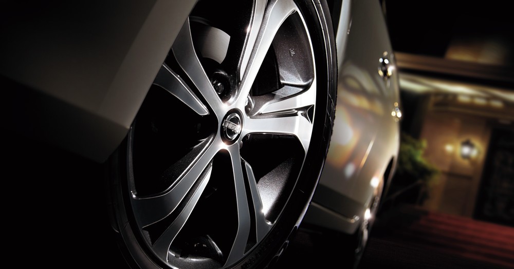 専用16インチ切削光輝アルミホイール