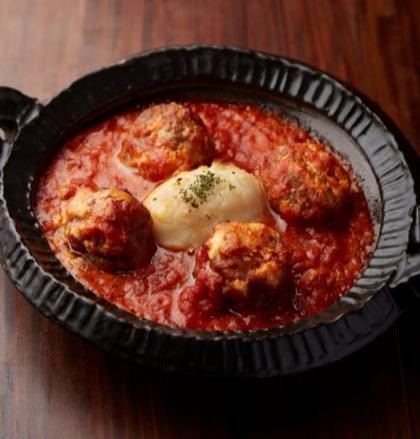 鉄板焼 開化屋（ウェストウォーク5階）で提供される「スニフの最高の肉だんご」