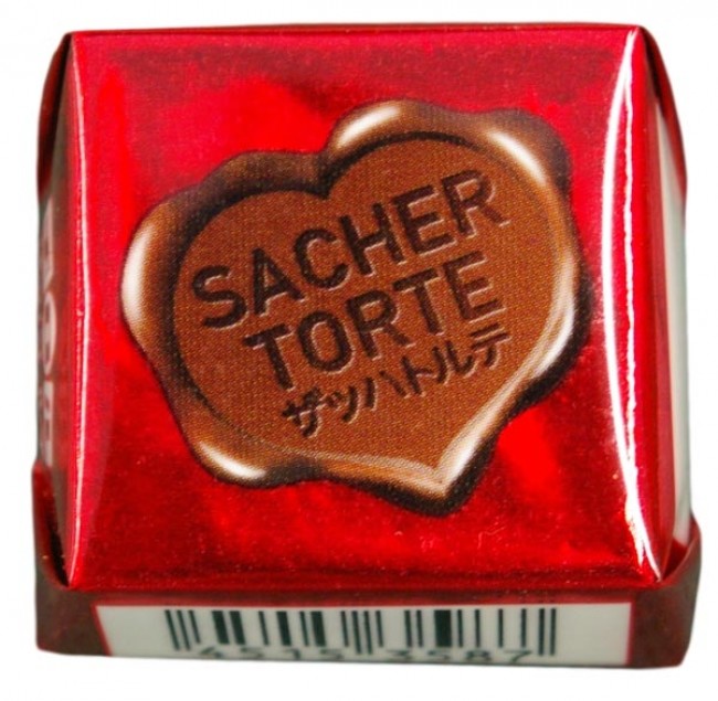 チョコレートケーキの王様が一口サイズに　「チロルチョコ ザッハトルテ」