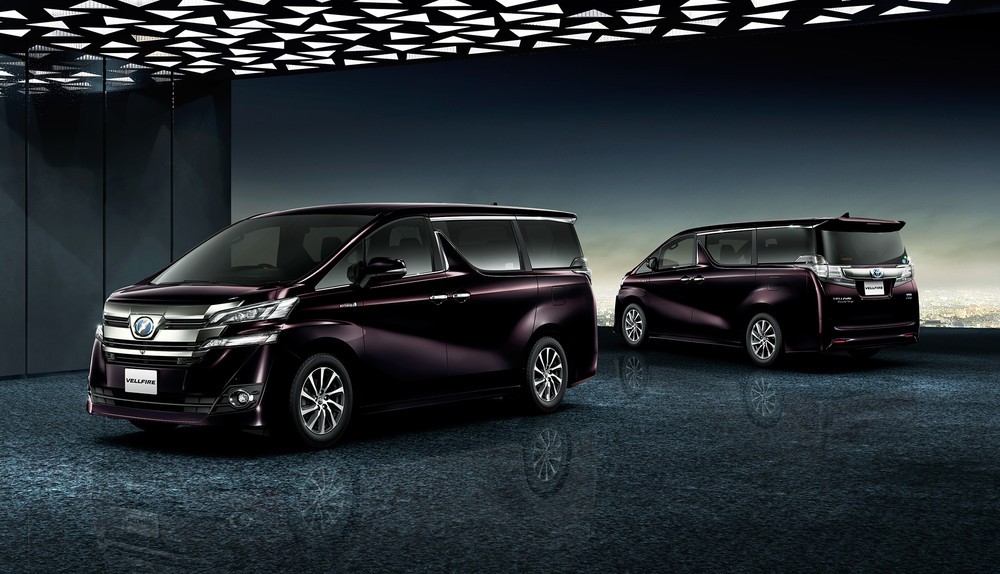 後席重視の最上級グレード「エグゼクティブラウンジ」（写真はヴェルファイア）