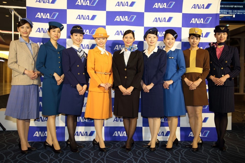 式典には歴代制服もお目見え