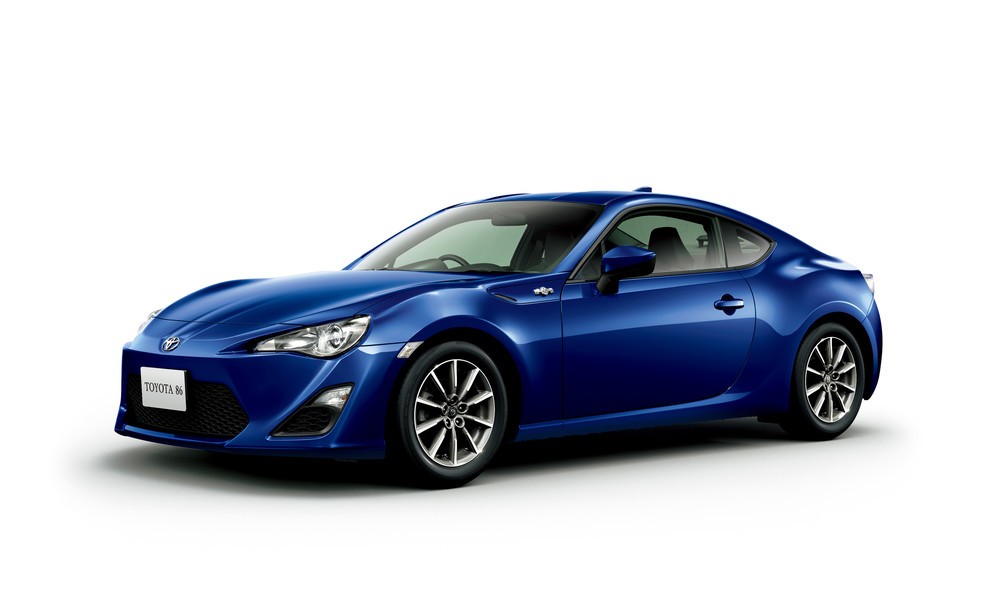 新色としてアズライトブルー（写真）とピュアレッドが登場