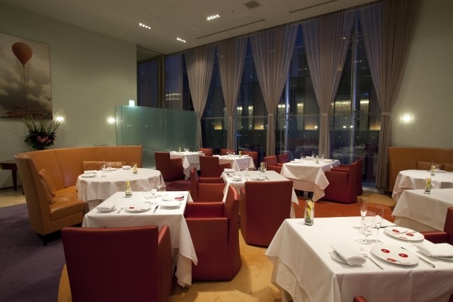 店名はイタリア語の「灯台」から