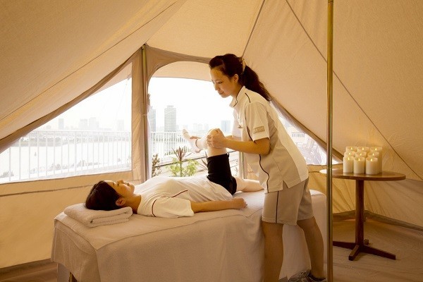 ホテル日航東京　海辺のテントでアロマ&ストレッチのスパプログラム