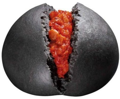 ロックバンド「KISS」とコラボした「激辛チリトマトまん」発売！