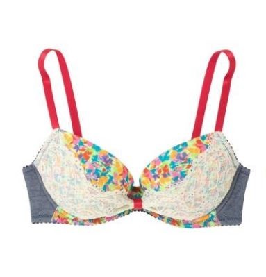 20代前半女子向けブラ「Urban bohemian」　動いてもずれにくく、きれいな谷間をキープ