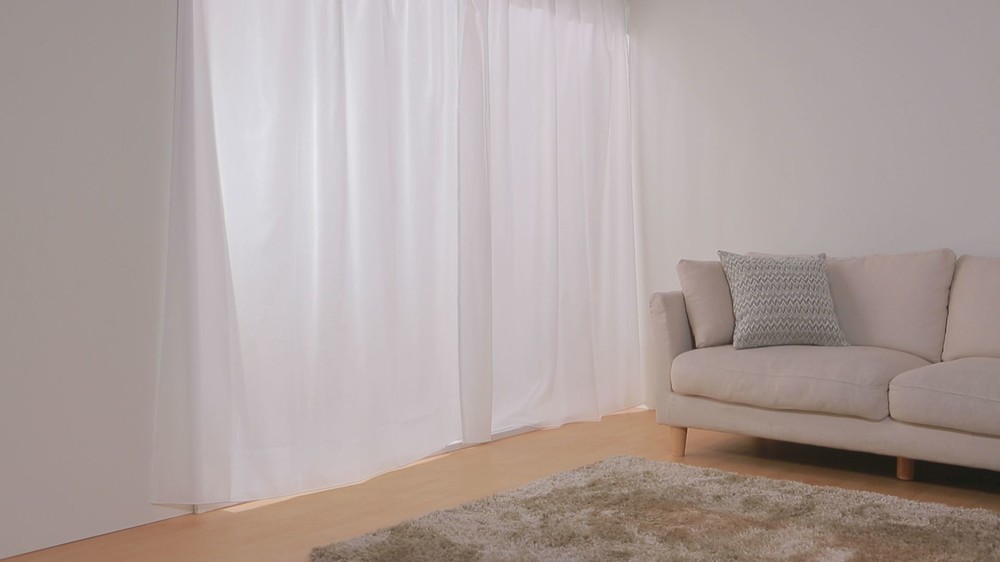 光いっぱいの部屋、でも外からは見えにくく　特殊繊維のレースカーテン