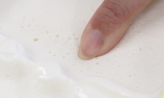 肉厚で柔らかいウレタンフォームを採用