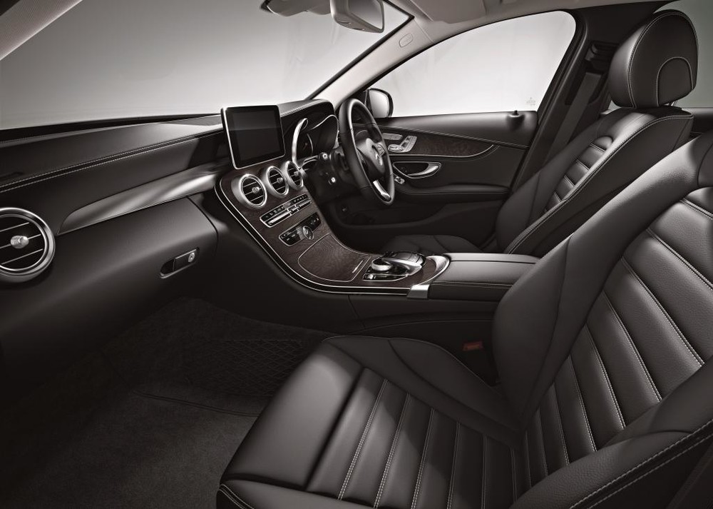 本革仕様車（インテリア：ブラック）