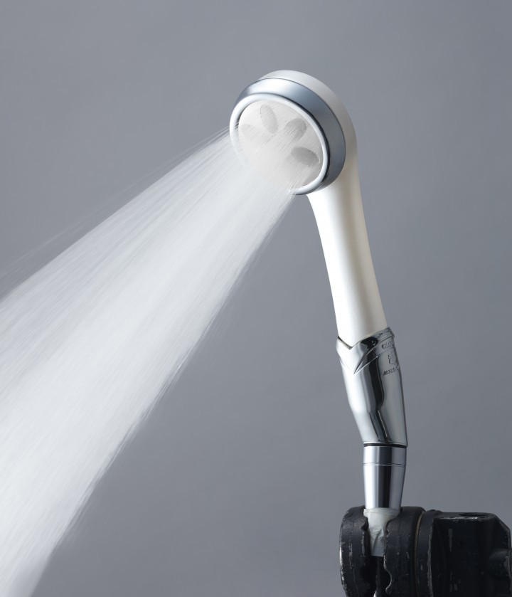 ビタミンC入りカートリッジでうるおい肌に　ミスト効果を得られるシャワーヘッド