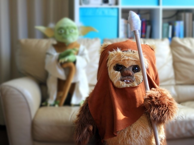 「スター・ウォーズ」を現実体験？　「ウィケット」「ヨーダ」のリアルサイズのぬいぐるみ！