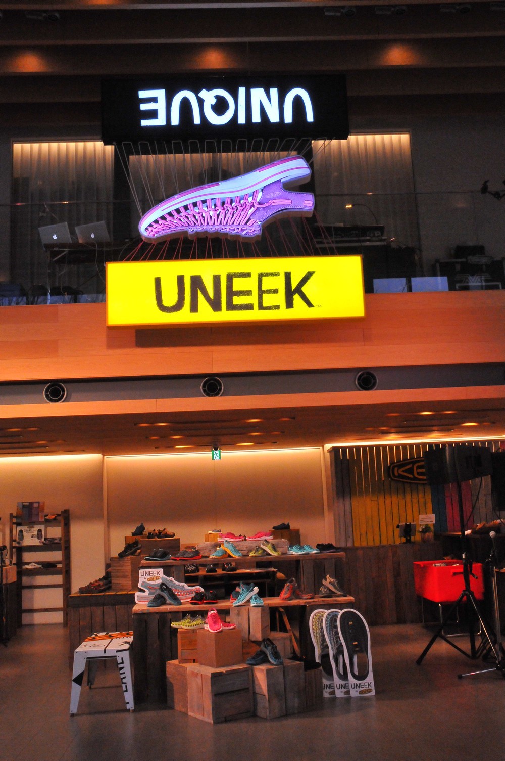 「KEEN UNEEK STORE at代官山 T-SITE」