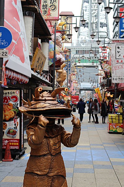 ナニワに「元祖怪獣酒場」　バルタン店長に内緒でカネゴンが計画