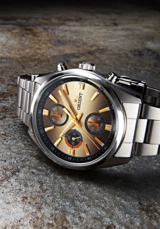 24時間表示部と立体的文字盤　オリエントからメンズカジュアルウォッチ新モデル