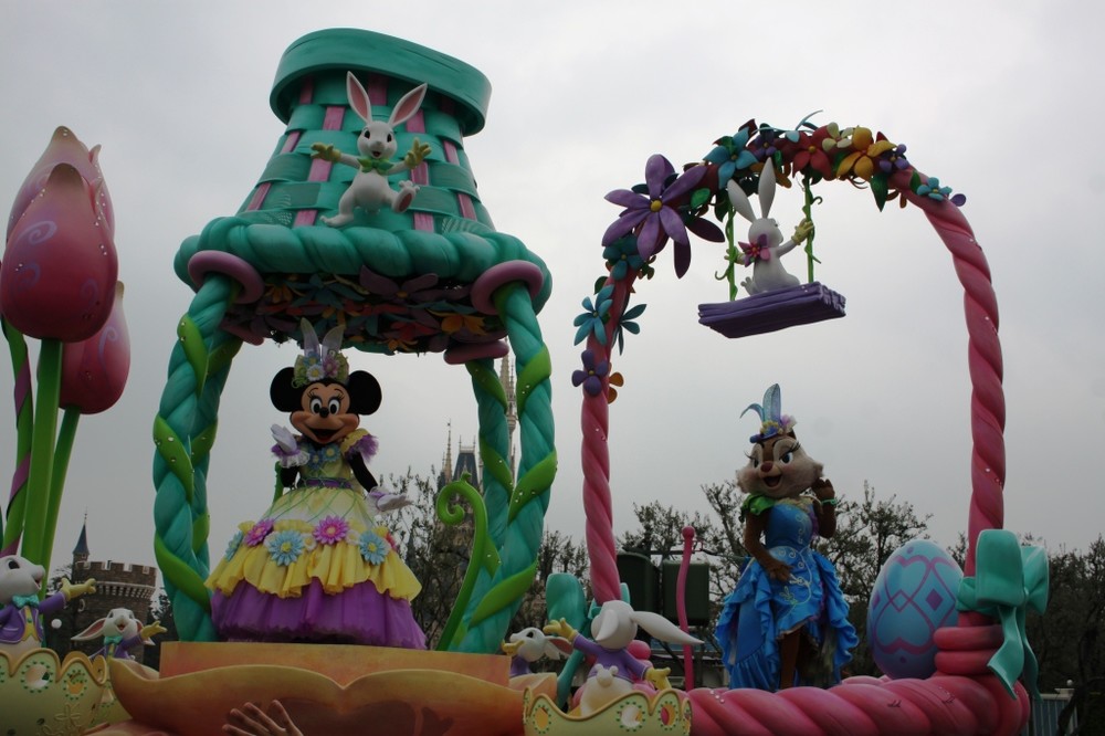 「ヒッピティ・ホッピティ・スプリングタイム」のミニーとクラリス