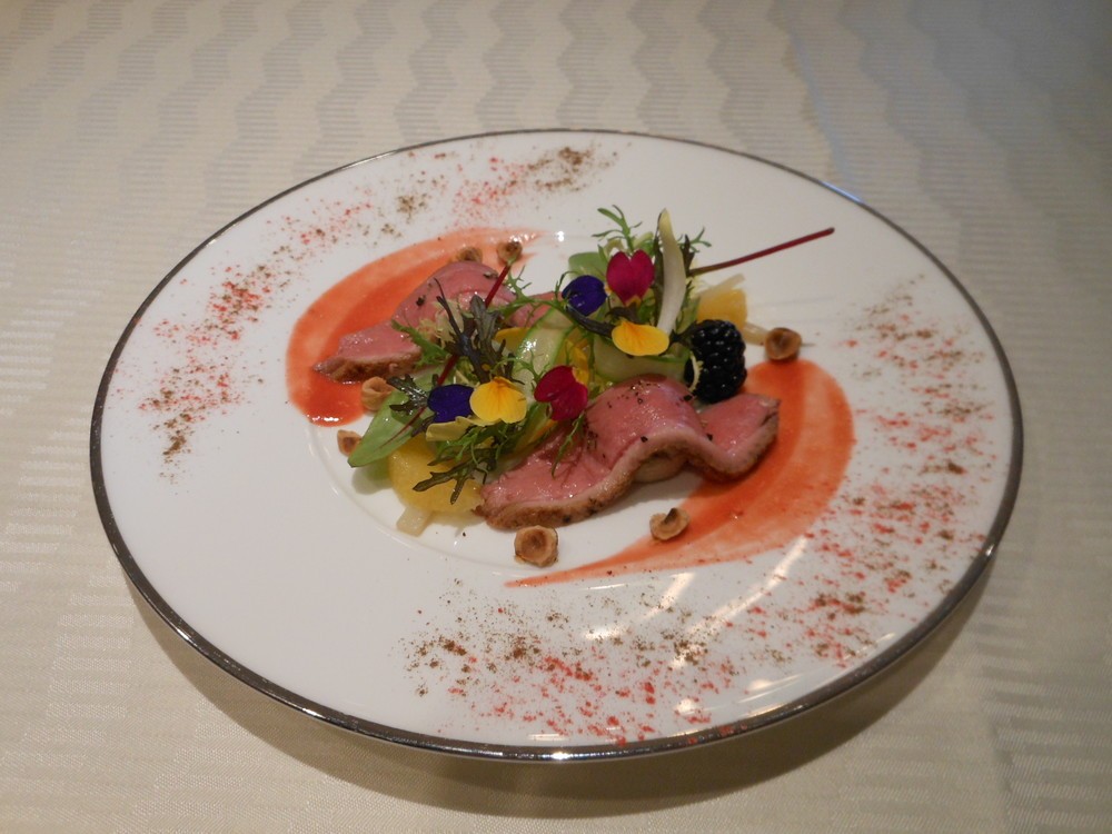 ホテルミラコスタのランチ「低温ローストにした鴨胸肉と白レバーのリエット　サラダ仕立て　ベリーソース」