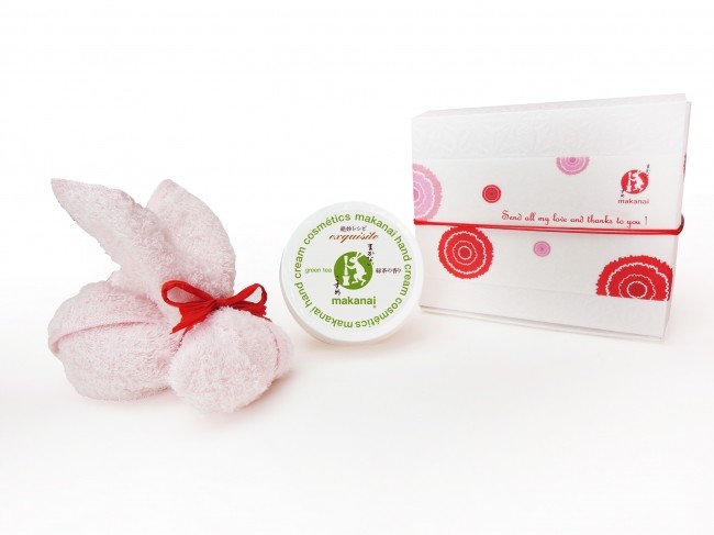 「うさぎの贈り物」　母の手にやさしいクリームとタオルのセット