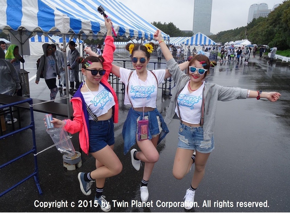 色とりどりのサングラスが人気