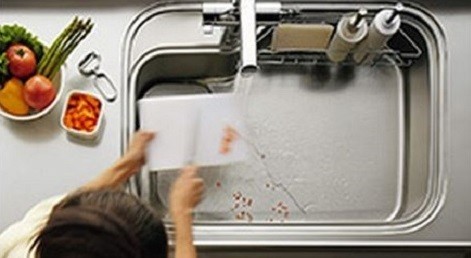 クリナップ、シンクの清掃性を追求した「流レールシンク」を標準装備