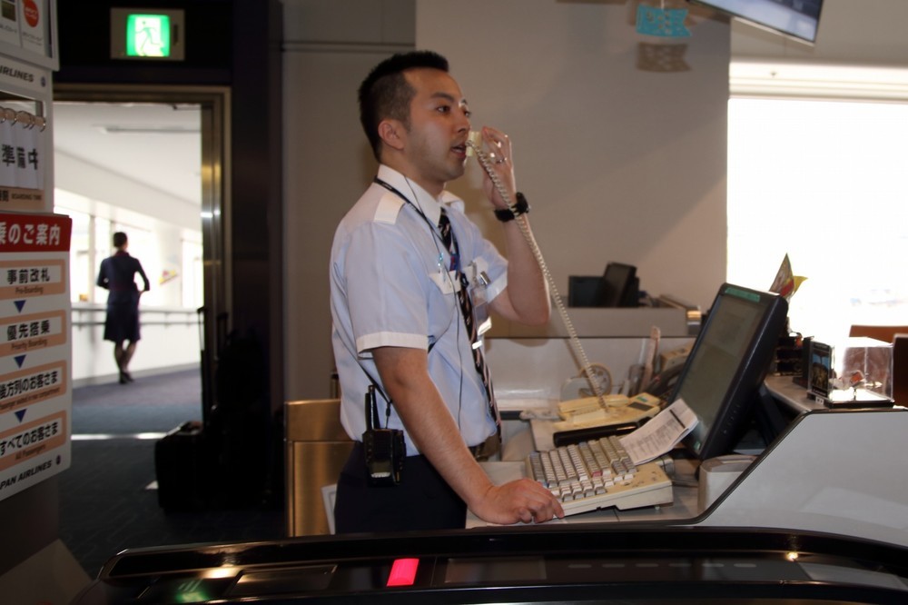 搭乗アナウンスも男性が行った
