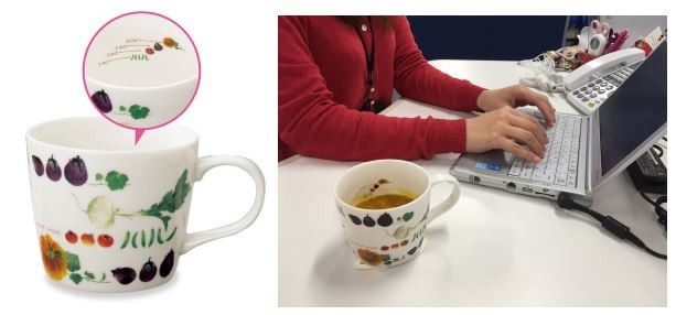 天野実業、フリーズドライ食品に最適な湯量がわかる「アマノオリジナルマグカップ」を発売