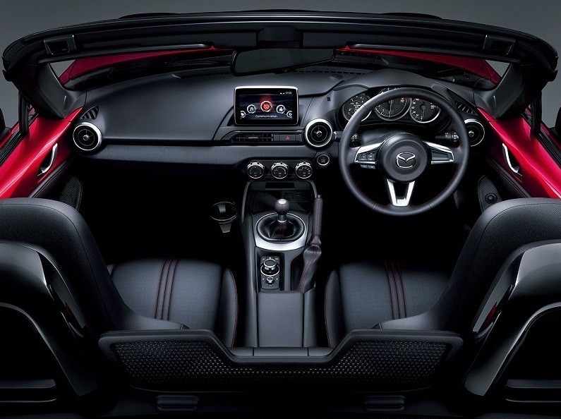 理想的なドライビングポジションを確保