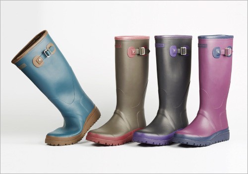 スニーカーのように歩ける女性用レインブーツ　軽くてソールがよく曲がる
