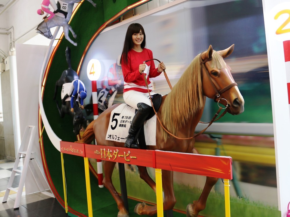 日本ダービーの名馬に乗ろう！　渋谷駅でウオッカ＆オルフェーヴルの騎乗体験イベント
