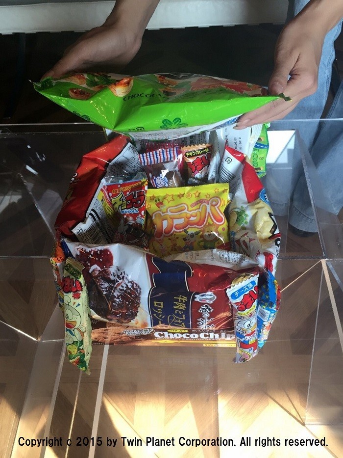 中にもお菓子を詰め合わせた方が喜びも倍増